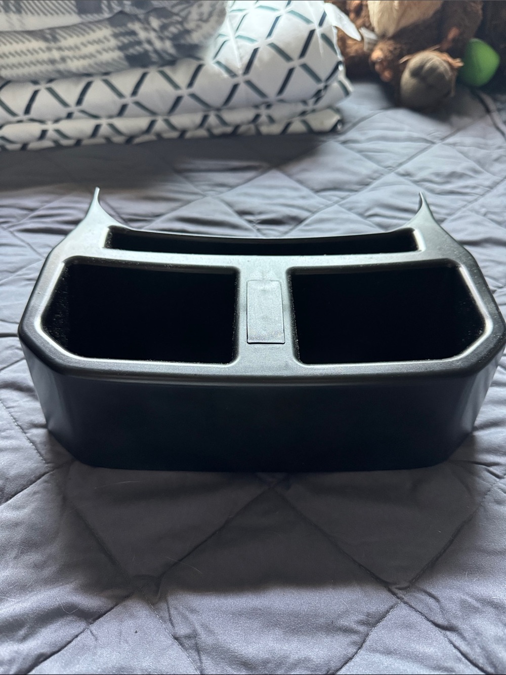 Jeep Wrangler 2022 eX4 rear center cup holder and organizer.